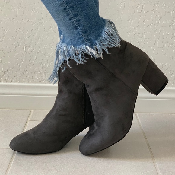 NIB Gray Kitten Block Heel Chelsea Ankle Booties - Picture 2 of 8